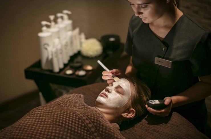Elemis Expert™ Touch Define Facial | 